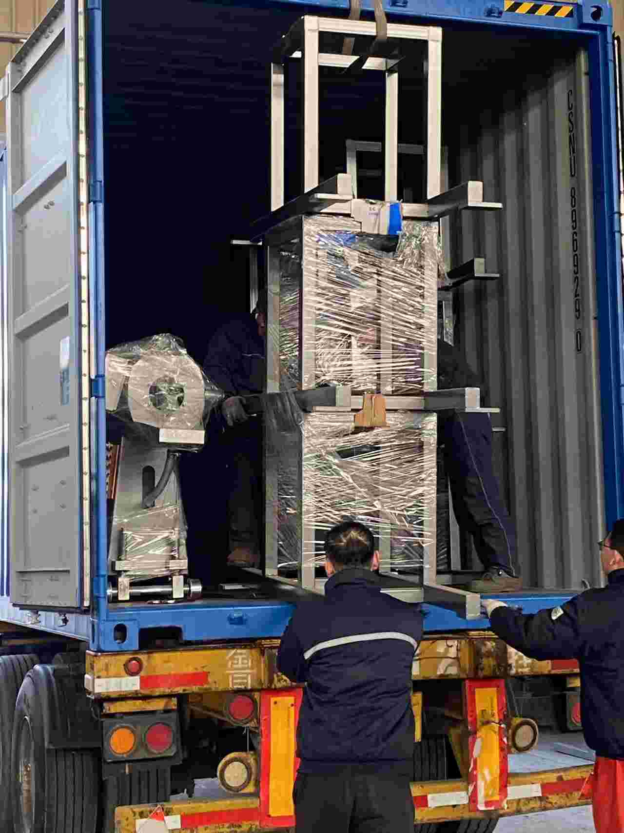 No final do ano, o envio do próximo lote de mercadorias foi concluído